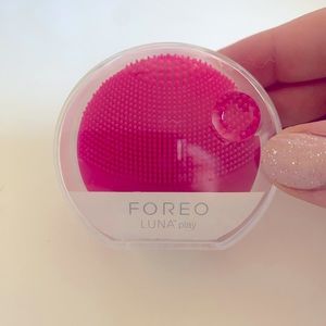 New Fuchsia Foreo Luna Play